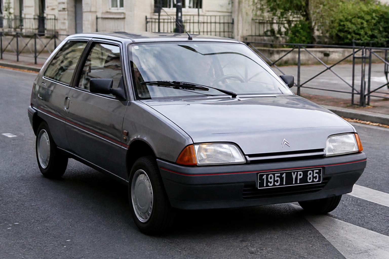 découvrez tout sur la citroën ax : son histoire, ses différentes versions, ses caractéristiques et ce qui a fait le succès de cette voiture emblématique.