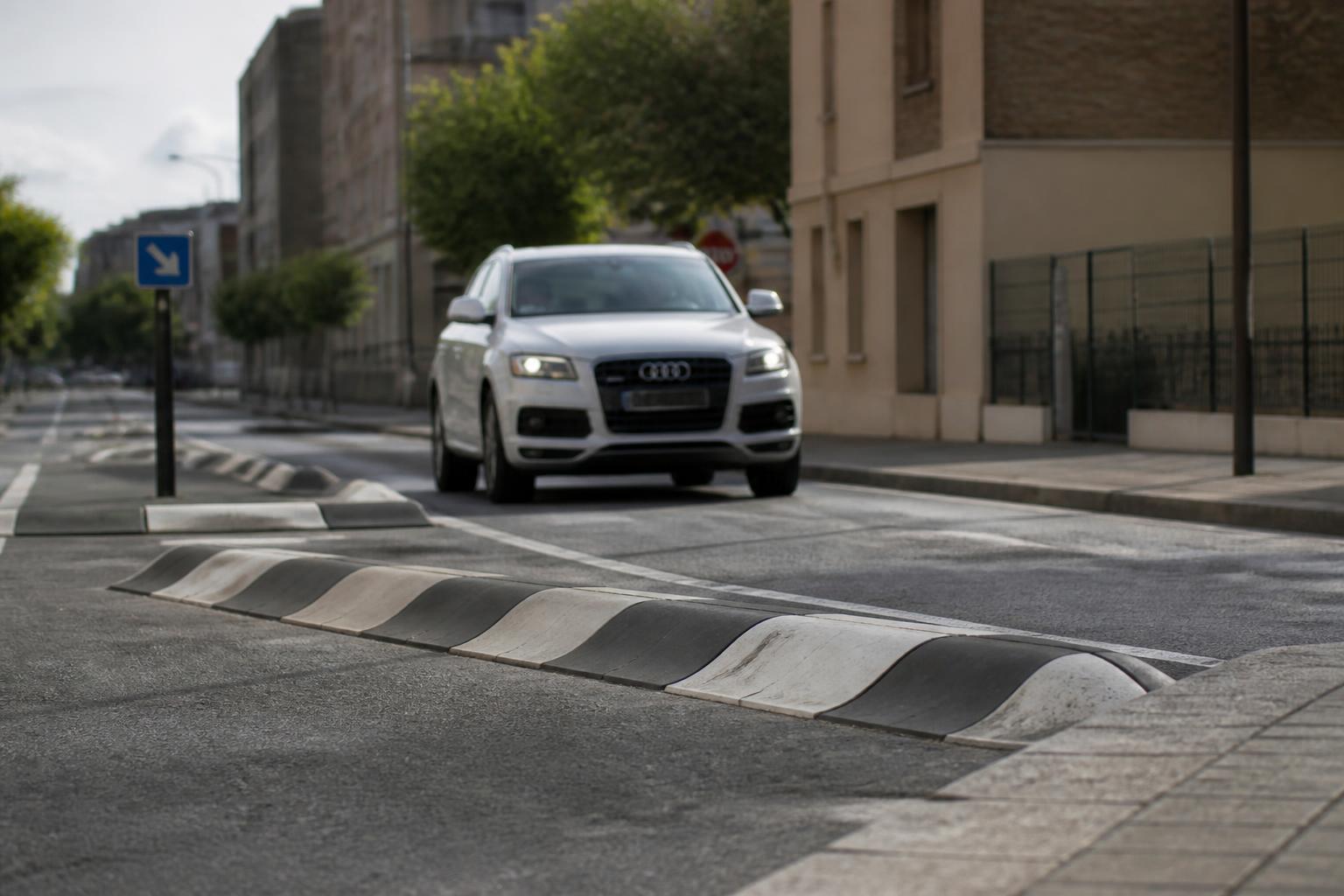 découvrez tout sur les chicanes : leur fonctionnement, leurs avantages et comment elles améliorent la sécurité et la gestion du trafic.
