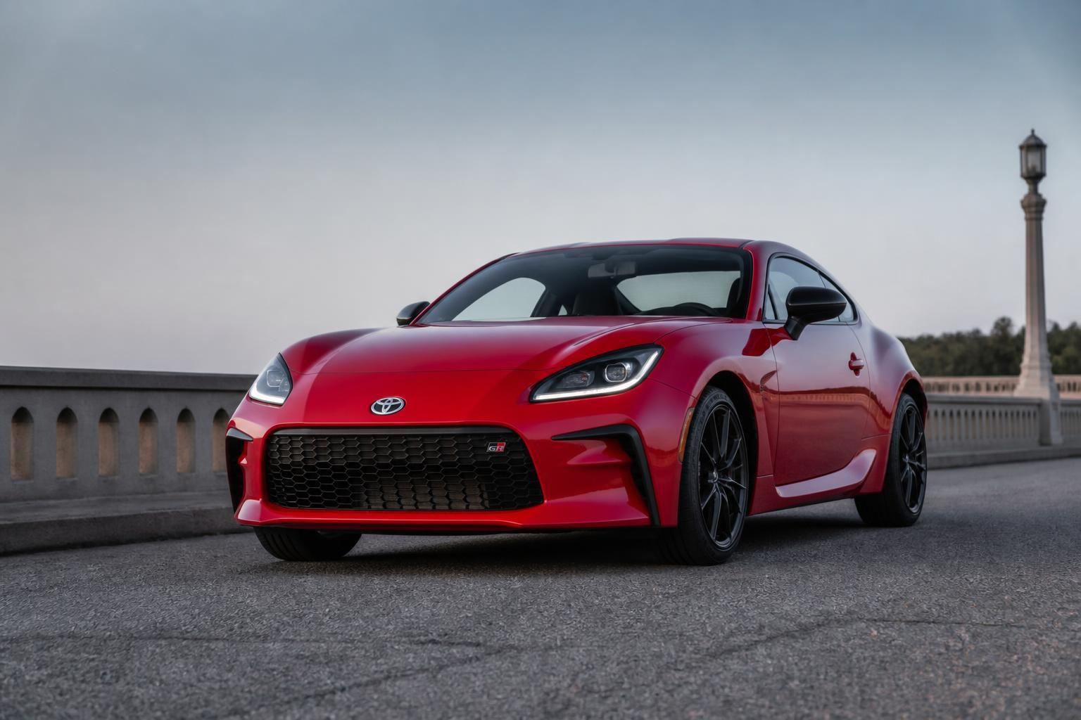 toyota gr86 supra gr yaris le renouveau sportif de toyota 1 découvrez le renouveau sportif de toyota avec les modèles emblématiques gr86, supra et gr yaris, alliant performance, design et innovation pour une expérience de conduite unique.